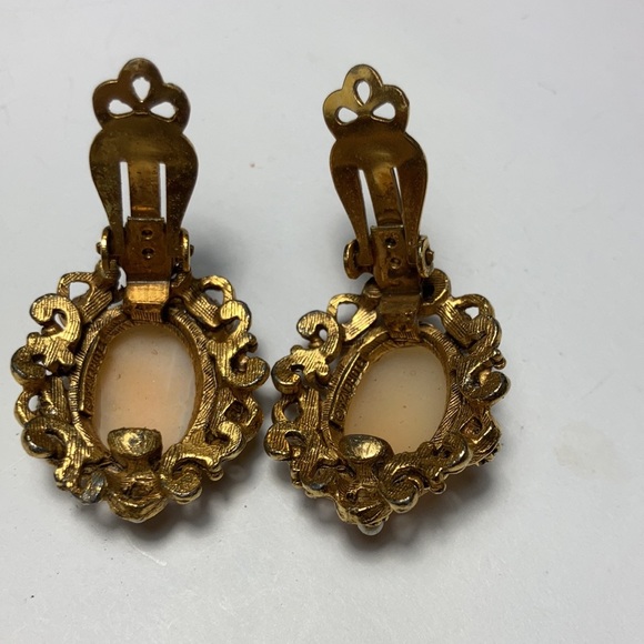 Vintage Florenza Cameo Earrings - Picture 4 of 5